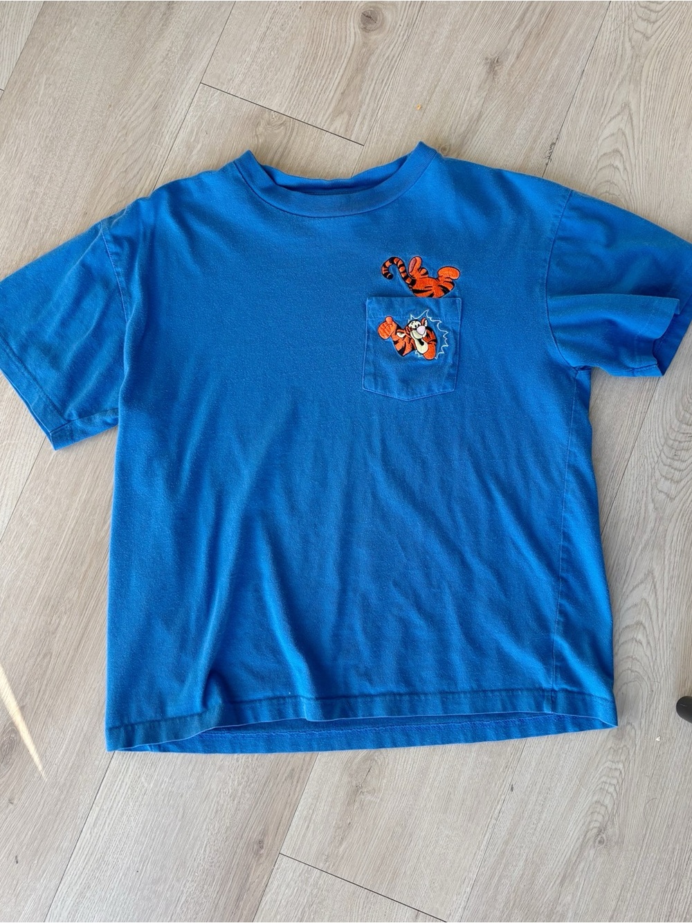Disney blue pocket tee Tigger (Winnie the Pooh)